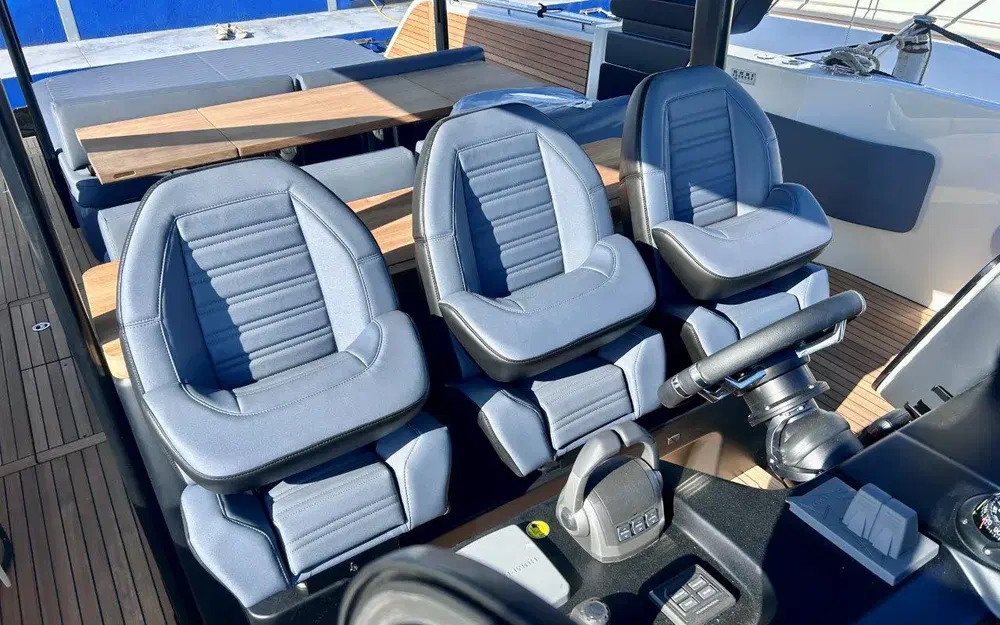 slider 15 Cranchi A46 Luxury Tender