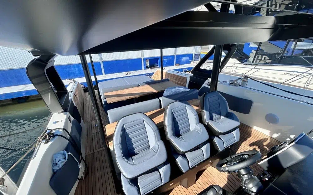 slider 16 Cranchi A46 Luxury Tender