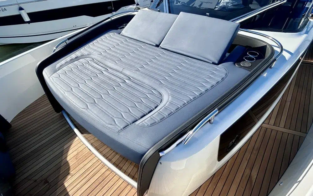 slider 18 Cranchi A46 Luxury Tender