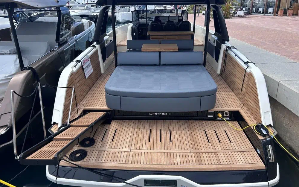 slider 1 Cranchi A46 Luxury Tender