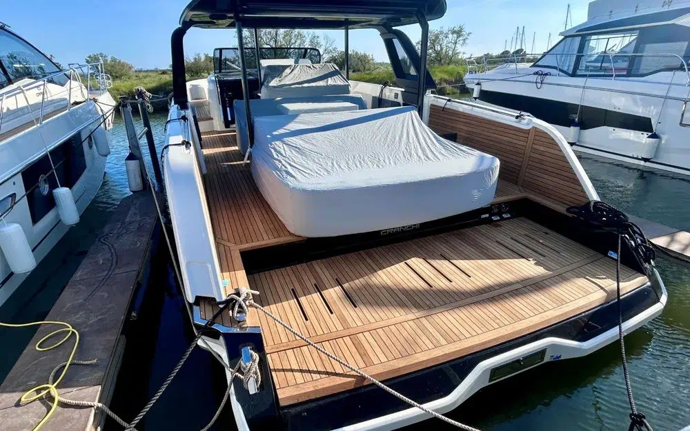 slider 22 Cranchi A46 Luxury Tender