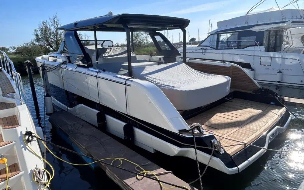 slider 25 Cranchi A46 Luxury Tender