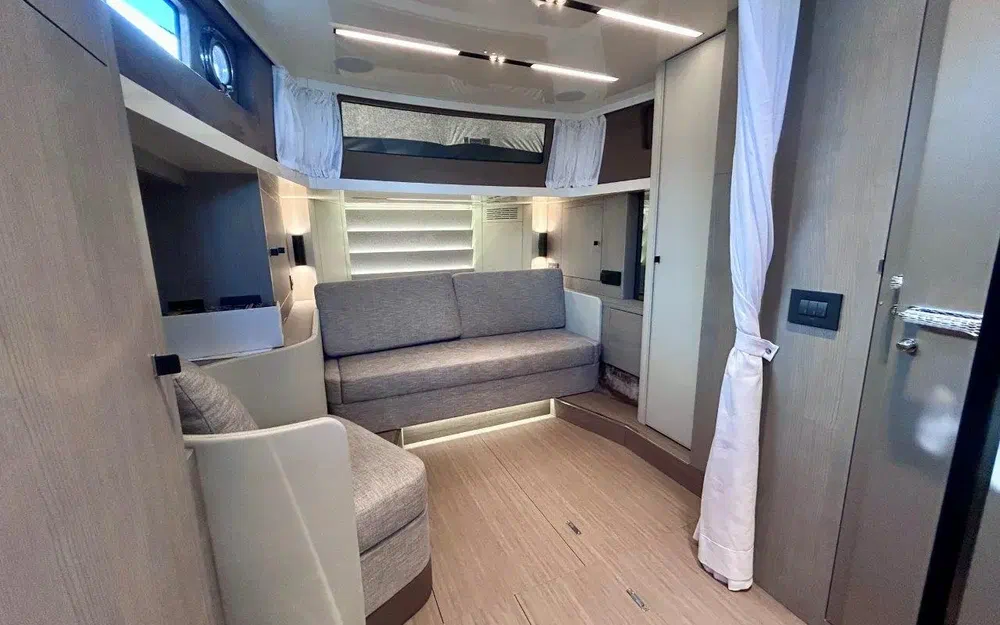 slider 30 Cranchi A46 Luxury Tender