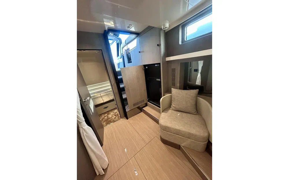 slider 33 Cranchi A46 Luxury Tender