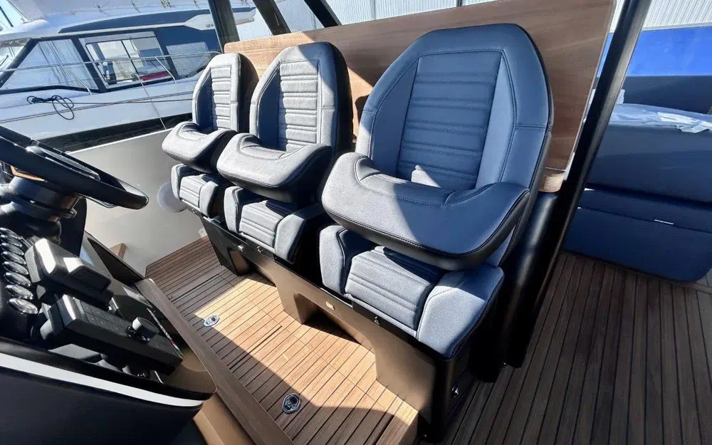 slider 4 Cranchi A46 Luxury Tender