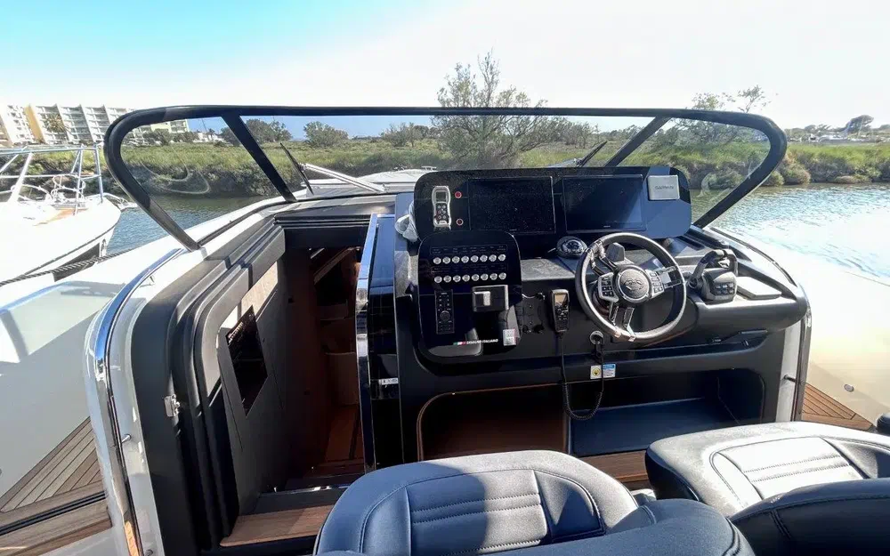 slider 5 Cranchi A46 Luxury Tender