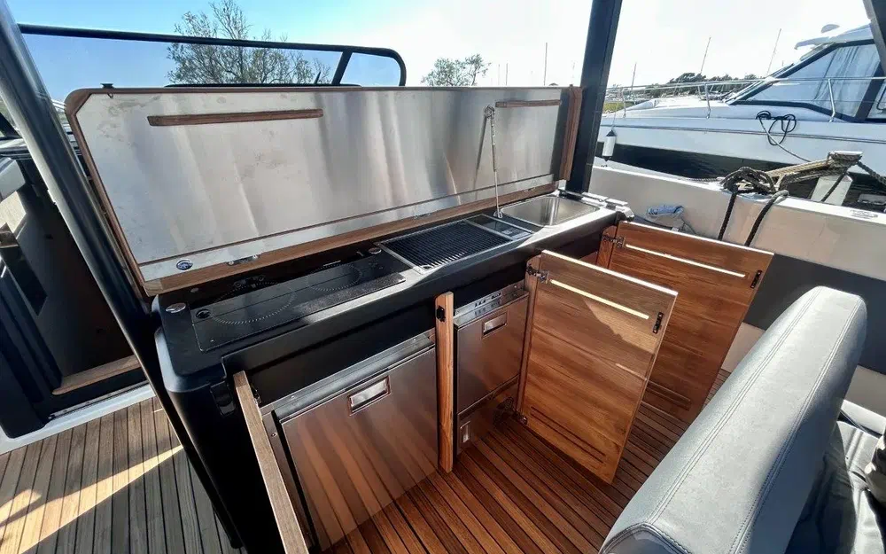 slider 8 Cranchi A46 Luxury Tender