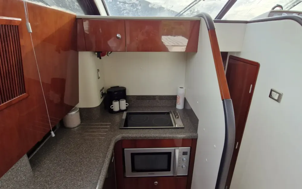 slider 11 Fairline Phantom 46