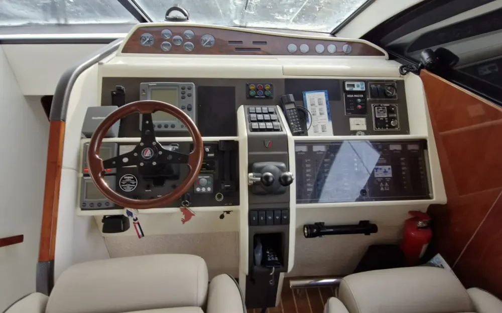 slider 12 Fairline Phantom 46