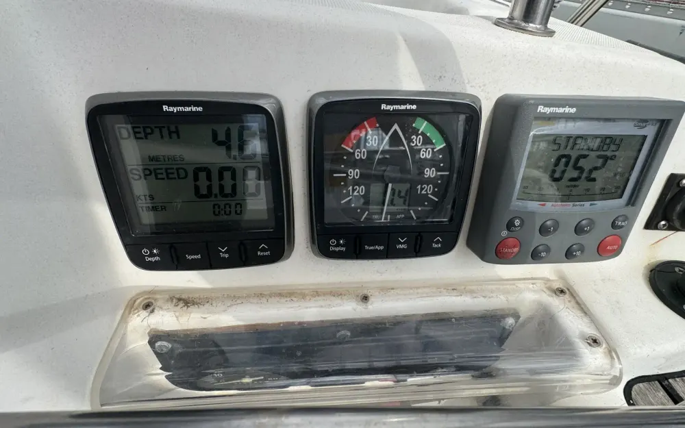 slider 12 Jeanneau Sun Odyssey 40