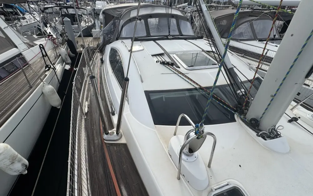 slider 14 Jeanneau Sun Odyssey 49 DS