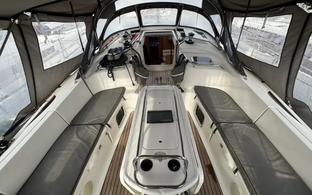 slider 15 Jeanneau Sun Odyssey 49 DS