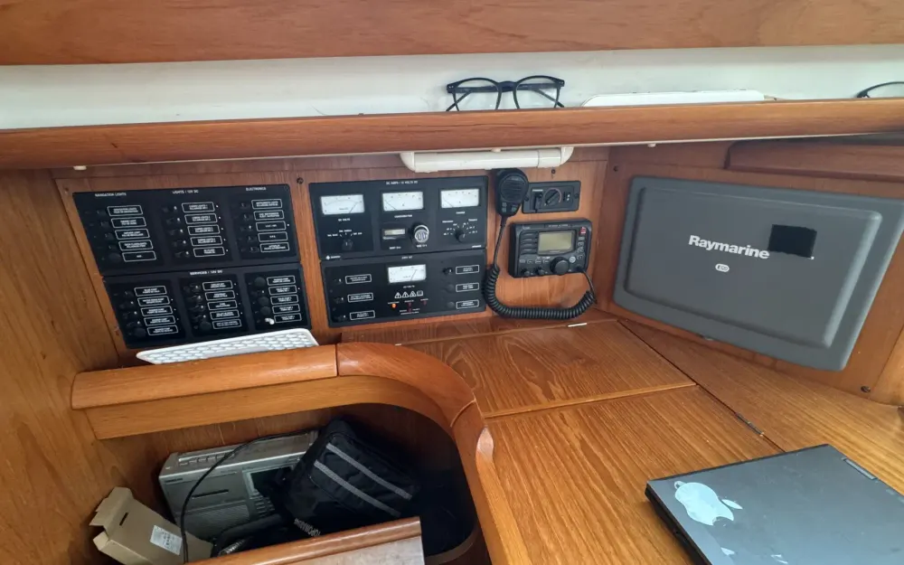 slider 16 Jeanneau Sun Odyssey 49 DS