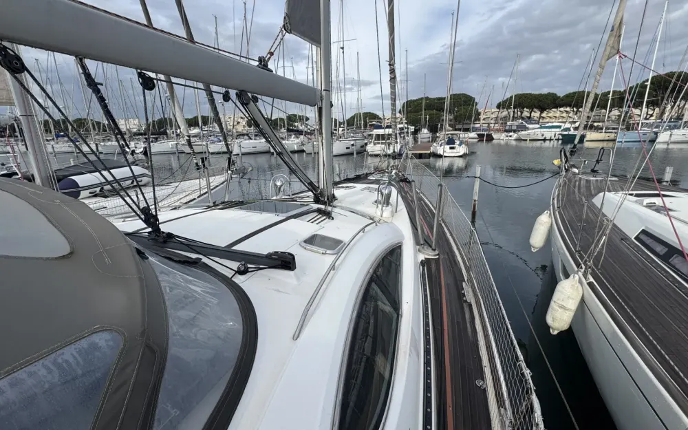 slider 3 Jeanneau Sun Odyssey 49 DS