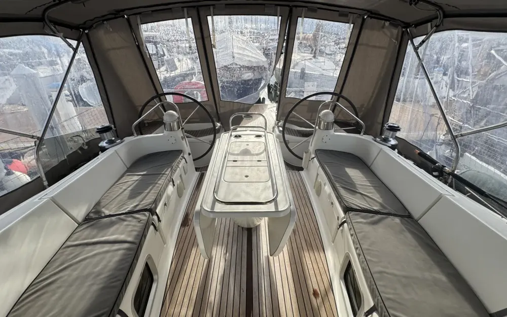 slider 5 Jeanneau Sun Odyssey 49 DS
