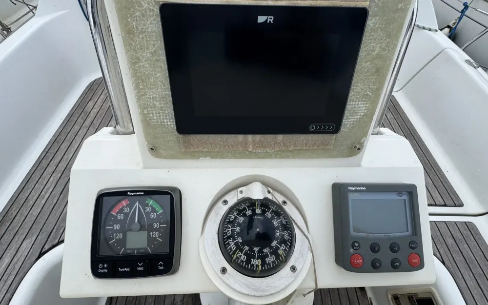 slider 1 Beneteau Oceanis 31
