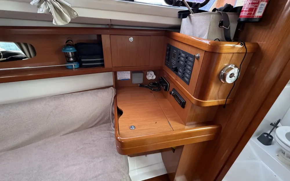 slider 4 Beneteau Oceanis 31