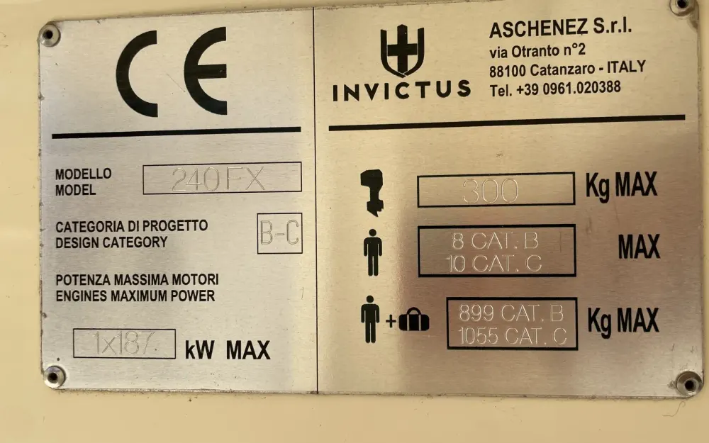 slider 18 Invictus  240 FX