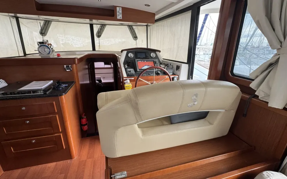 slider 13 Beneteau Swift Trawler 44