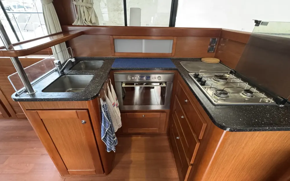 slider 14 Beneteau Swift Trawler 44