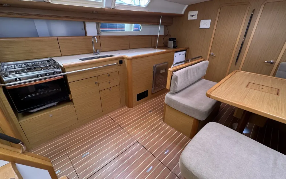 slider 1 Jeanneau Sun Odyssey 49 i