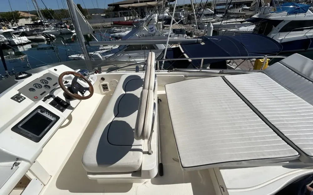 slider 12 Sealine  F 34
