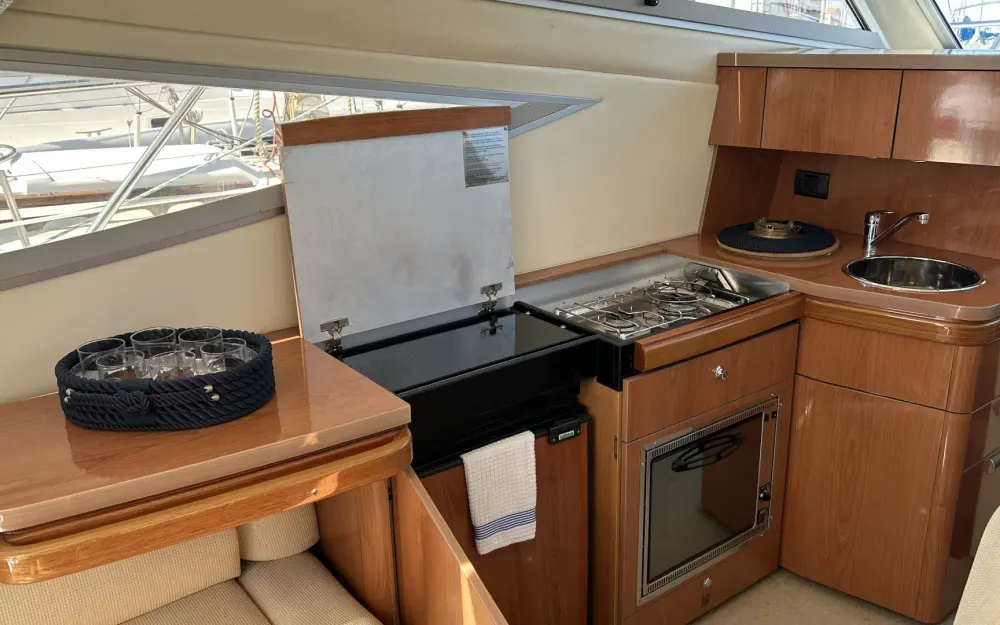 slider 6 Sealine  F 34