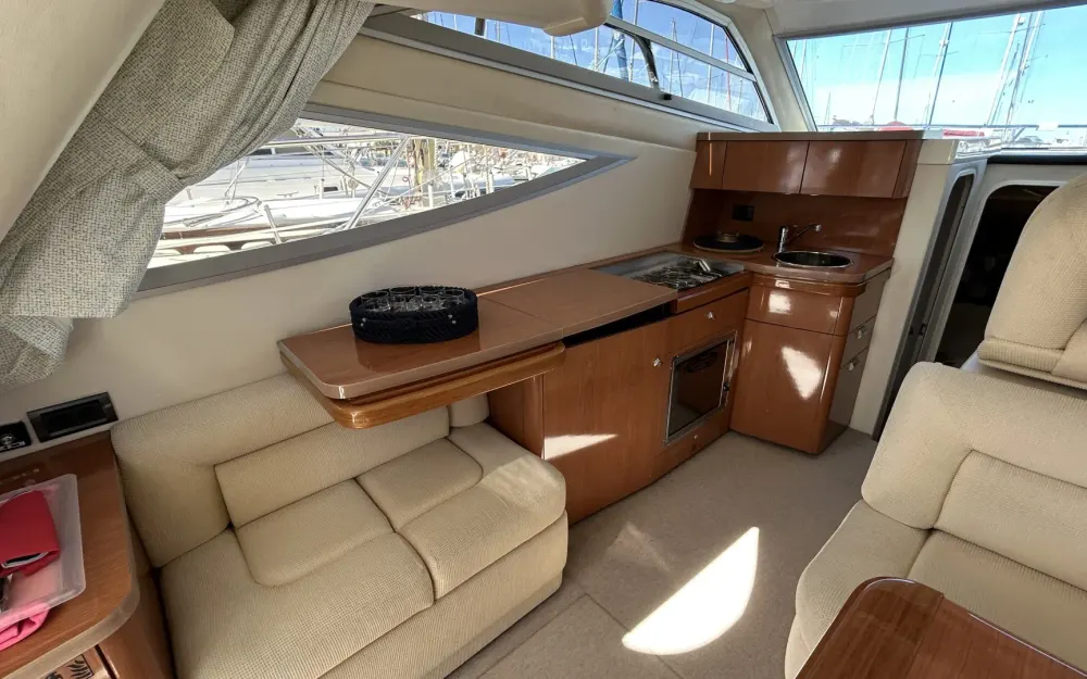 slider 7 Sealine  F 34