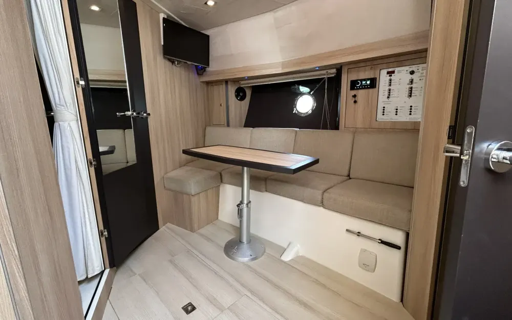 slider 11 Cranchi M 38 Hard Top
