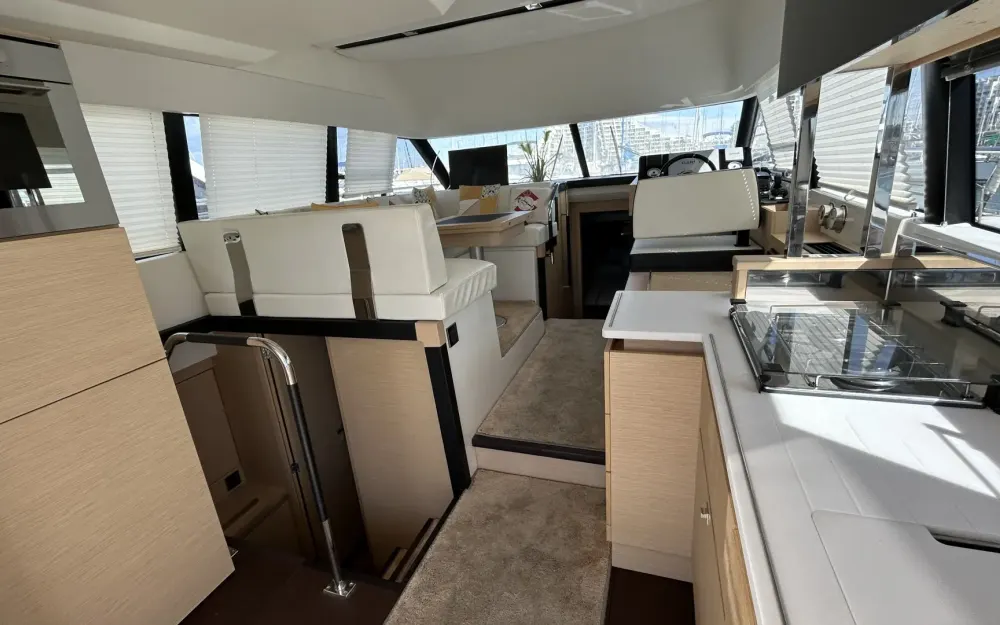 slider 2 Jeanneau Prestige 420 Fly