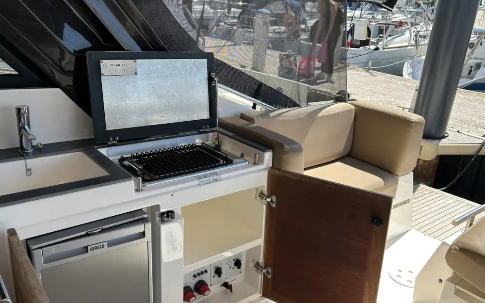 slider 6 Sealine  SC 35