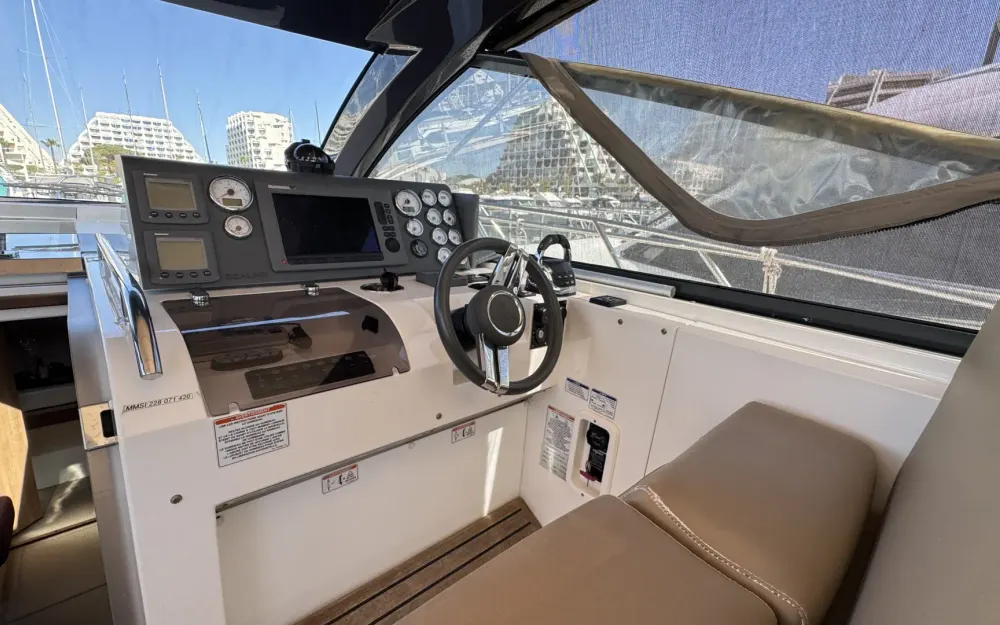 slider 7 Sealine  SC 35
