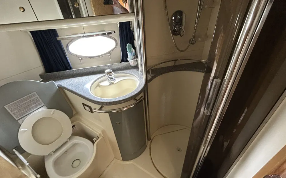slider 17 Sunseeker Predator 63