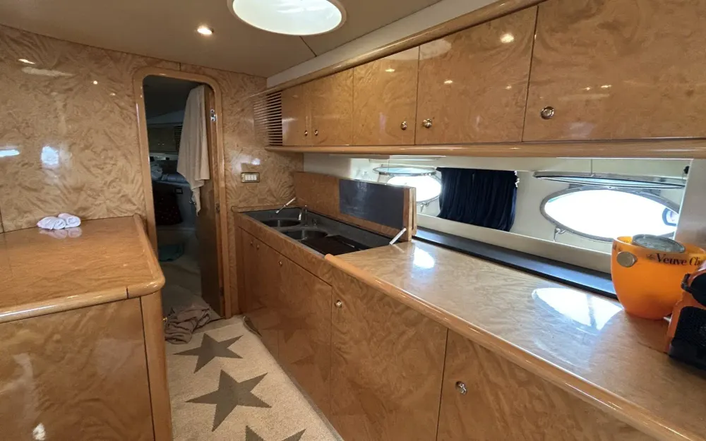 slider 8 Sunseeker Predator 63