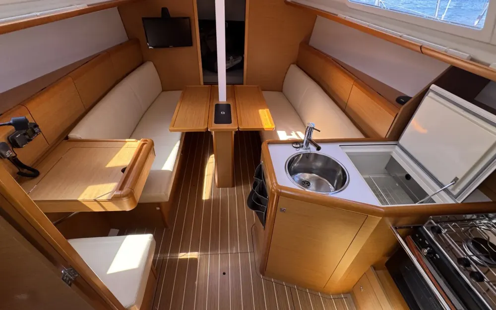 slider 1 Jeanneau Sun Odyssey 33 i