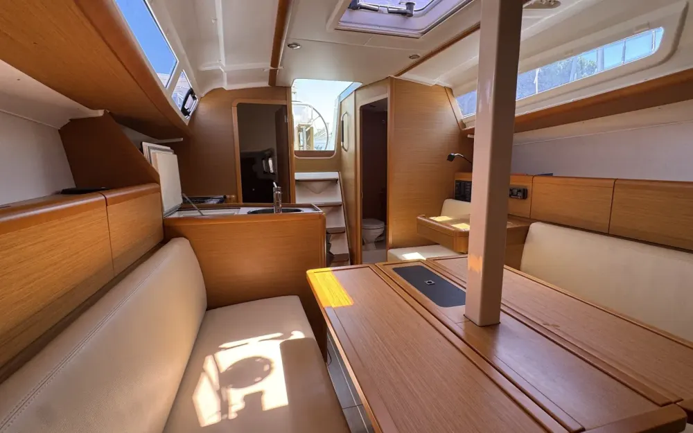 slider 2 Jeanneau Sun Odyssey 33 i