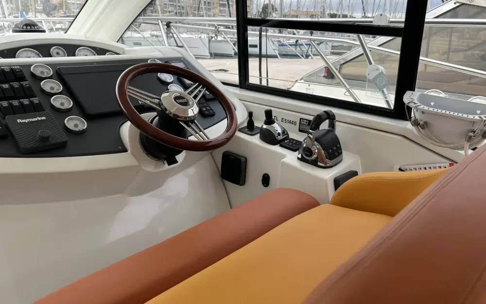 slider 10 Beneteau Gran Turismo 34
