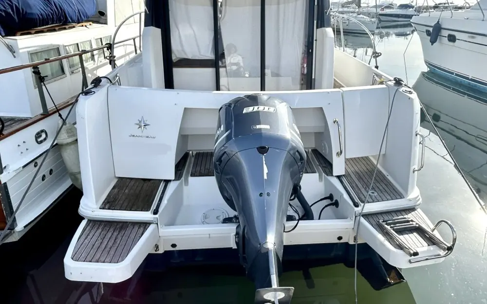 slider 10 Jeanneau Merry Fisher 855