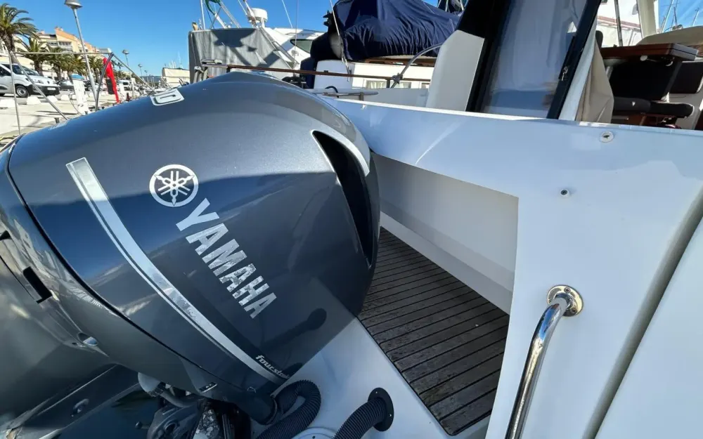 slider 4 Jeanneau Merry Fisher 855