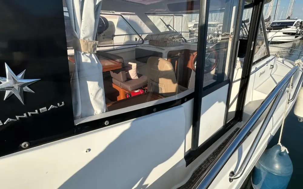 slider 6 Jeanneau Merry Fisher 855