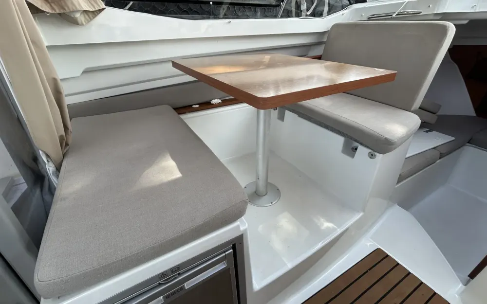 slider 3 Jeanneau Merry Fisher 695