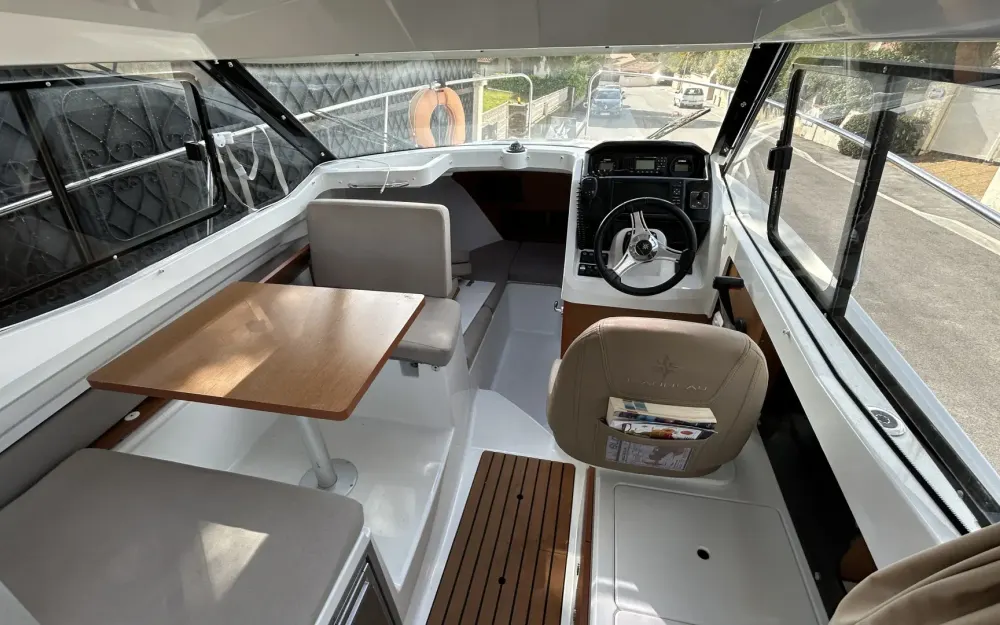 slider 6 Jeanneau Merry Fisher 695