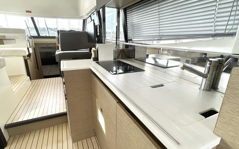 slider 10 Jeanneau Prestige 420 Fly
