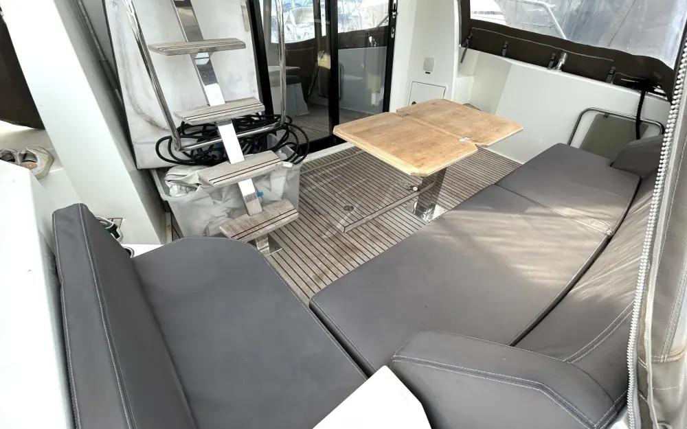 slider 14 Jeanneau Prestige 420 Fly