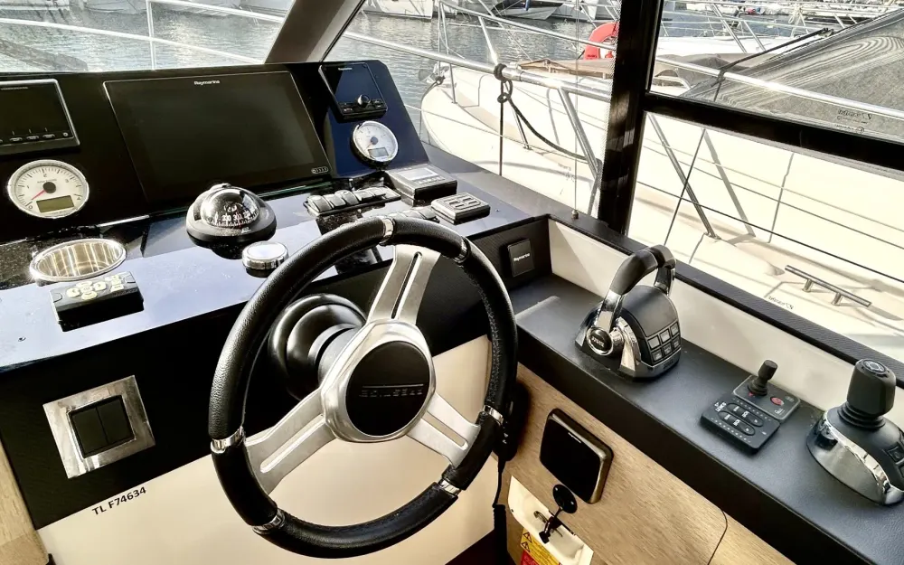 slider 2 Jeanneau Prestige 420 Fly