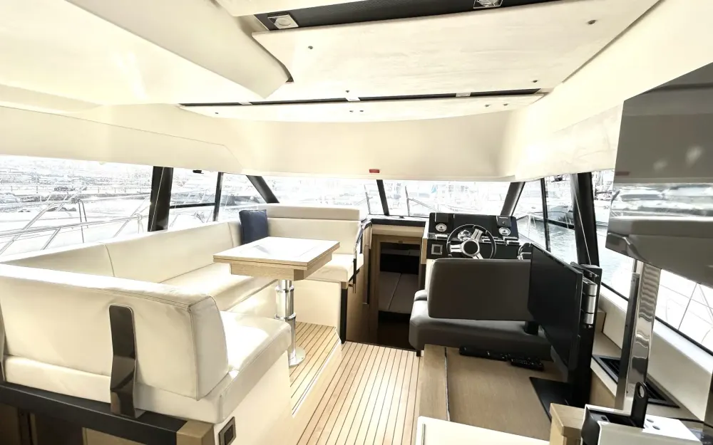 slider 5 Jeanneau Prestige 420 Fly