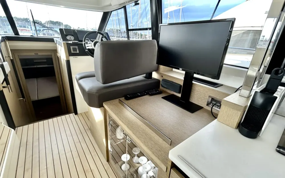slider 8 Jeanneau Prestige 420 Fly
