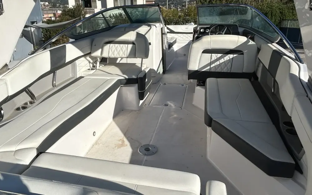 slider 8 Regal  26 Express