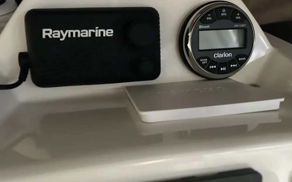 slider 2 White Shark  280 CC Evo