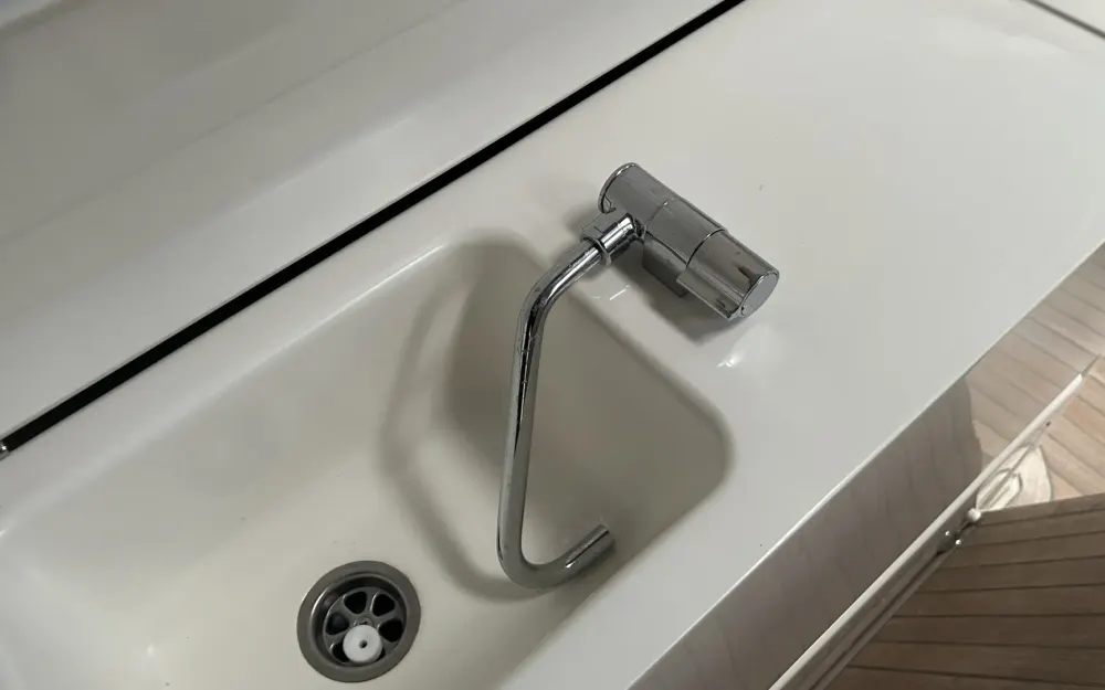 slider 4 White Shark  280 CC Evo